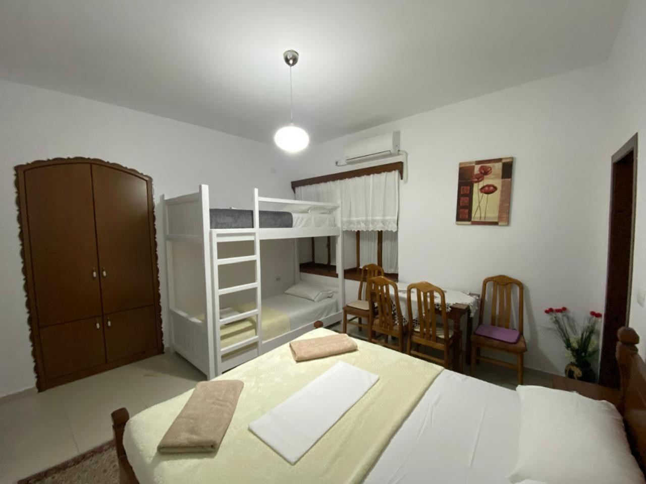 Cico Hostel &Private Room Gjirokastër Exterior foto